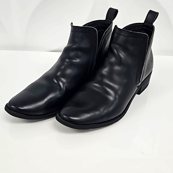 Dolce Vita Black Ankle Boots - Picture 2 of 10